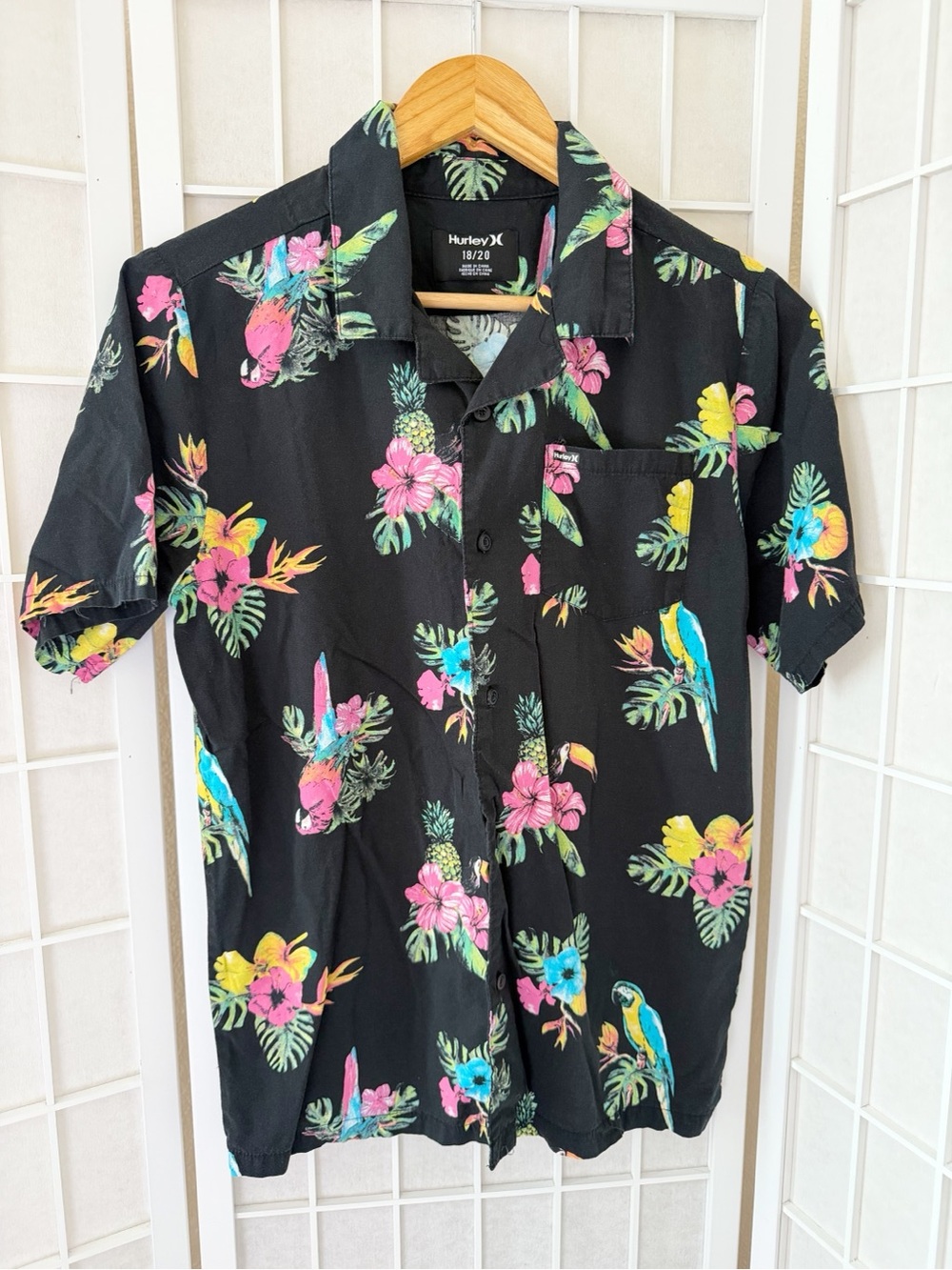Hurley Black Multicolor Floral Parrot Hawaiian Aloha Button Down Shirt 18/20